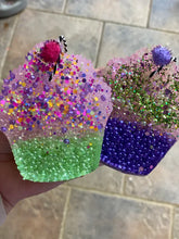 Load image into Gallery viewer, Cupcake sparkle freshie