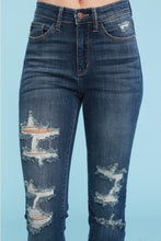 Load image into Gallery viewer, Sample of Under The Boardwalk Judy Blue Cropped Jeans