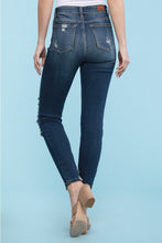 Load image into Gallery viewer, Sample of Under The Boardwalk Judy Blue Cropped Jeans