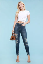 Load image into Gallery viewer, Sample of Under The Boardwalk Judy Blue Cropped Jeans