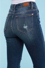 Load image into Gallery viewer, Sample of Under The Boardwalk Judy Blue Cropped Jeans