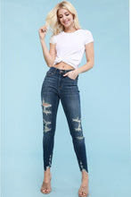 Load image into Gallery viewer, Sample of Under The Boardwalk Judy Blue Cropped Jeans