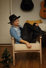 Load image into Gallery viewer, Dark as night textured faux leather leggings