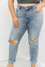 Load image into Gallery viewer, Judy Blue Malia Full Size Mid Rise Boyfriend Jeans