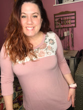 Load image into Gallery viewer, Blushing Floral vintage top