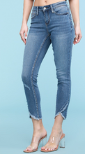 Load image into Gallery viewer, Judy Blue tulip hem skinnies in medium wash