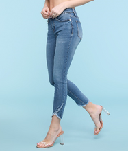 Load image into Gallery viewer, Judy Blue tulip hem skinnies in medium wash
