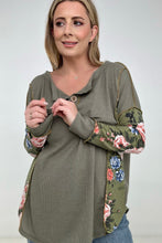 Load image into Gallery viewer, BiBi "Primrose" Thermal Knit Floral Color Block Henley Top