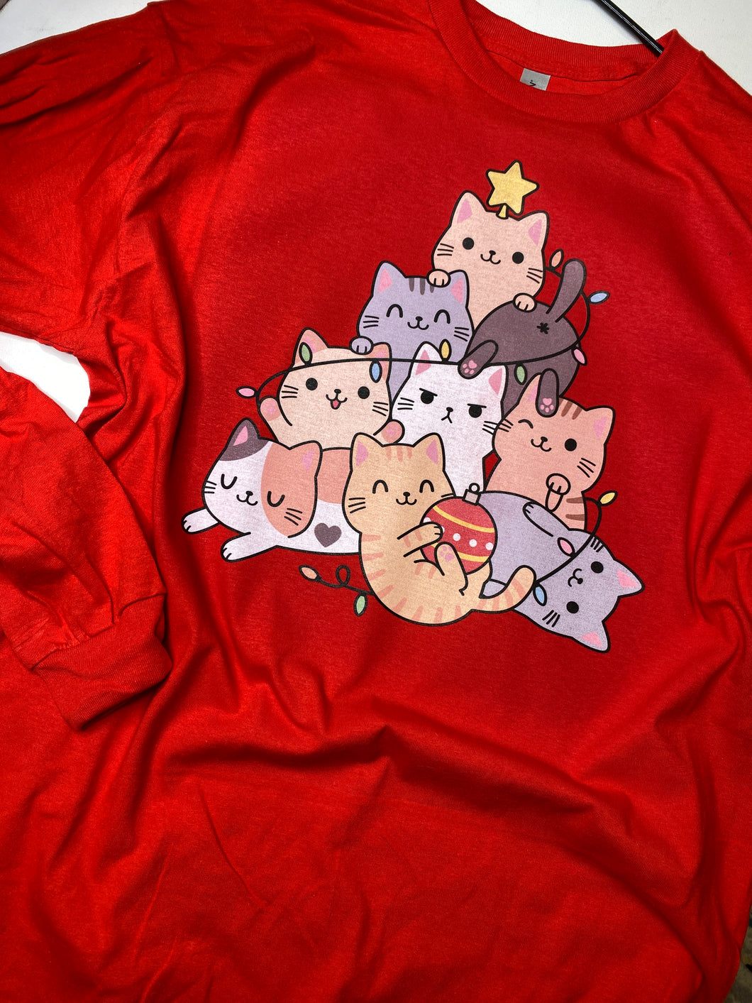 Christmas cats graphic tee on red