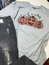 Load image into Gallery viewer, Pumpkin trio graphic tee
