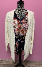 Load image into Gallery viewer, Cream Popcorn cardi - PLUS ONLY
