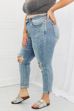 Load image into Gallery viewer, Judy Blue Malia Full Size Mid Rise Boyfriend Jeans
