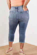 Load image into Gallery viewer, Judy Blue Wren Full Size Distressed Mid-Rise Denim Capri
