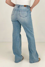 Load image into Gallery viewer, Judy Blue High Waist with Pocket Details Wide Leg Jeans
