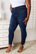 Load image into Gallery viewer, Judy Blue Full Size Skinny Jeans with Pockets
