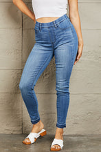 Load image into Gallery viewer, Judy Blue Janavie Full Size High Waisted Pull On Skinny Jeans
