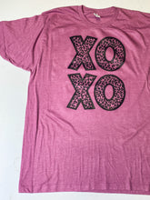 Load image into Gallery viewer, XOXO in LEOPARD graphic tee (CHOOSE A COLOR!)
