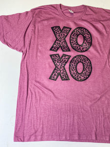 XOXO in LEOPARD graphic tee (CHOOSE A COLOR!)