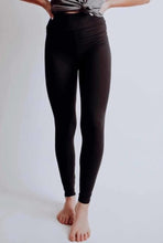 Load image into Gallery viewer, THE ESSENTIAL everyday black leggings
