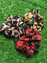 Load image into Gallery viewer, Animal Print 3-pc scrunchie set
