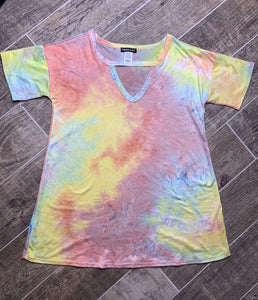 Coral Swirl keyhole tee