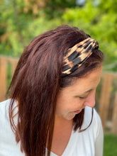 Load image into Gallery viewer, WILD n OUT knot headband
