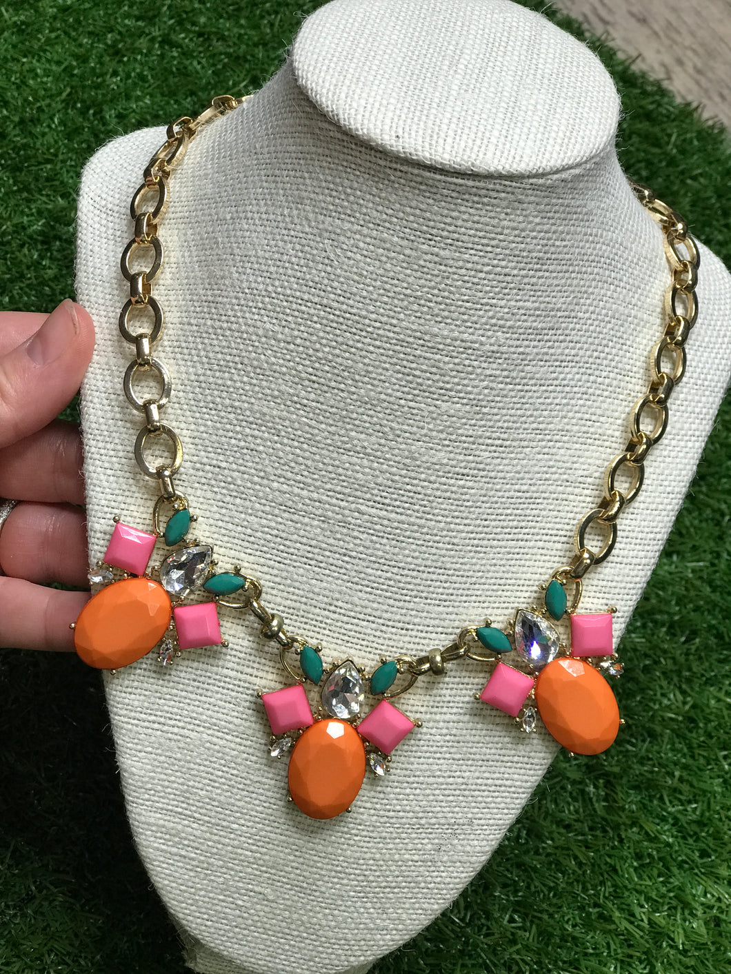 Feeling chippy statement necklace