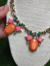 Load image into Gallery viewer, Feeling chippy statement necklace
