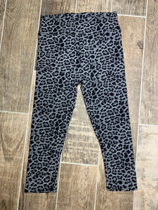 Snow leopard everyday capris