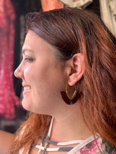 Load image into Gallery viewer, Flutter by earrings in burgundy
