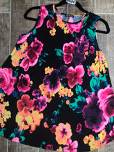 Load image into Gallery viewer, Floral persuasion tank
