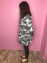 Load image into Gallery viewer, CAMO long sleeve lightweight Cardi

