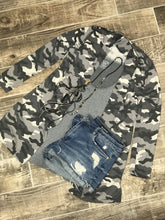 Load image into Gallery viewer, CAMO long sleeve lightweight Cardi
